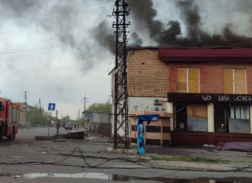 На Харьковщине за сутки из-за ударов рф двое раненых, горел многоквартирный дом и здание УПЦ