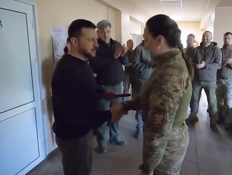 zelenskyy-visits-donetsk-region-visits-wounded-defenders