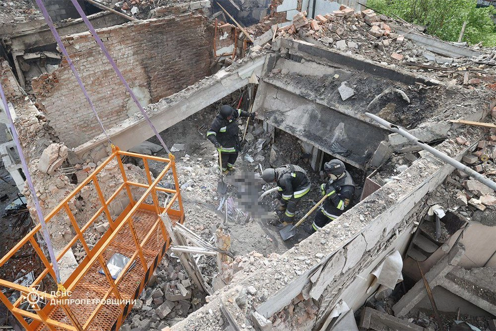Из-под завалов на Днепропетровщине деблокировали погибшую женщину