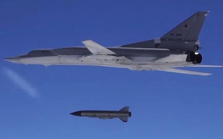 the-first-strategic-bomber-shot-down-by-ukraine-british-intelligence-analyzes-the-elimination-of-tu-22m3