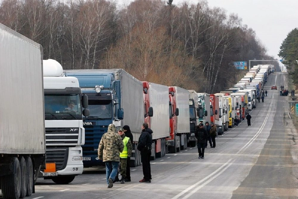 Блокада на кордоні з Польщею: у чергах перебуває близько 1700 вантажівок