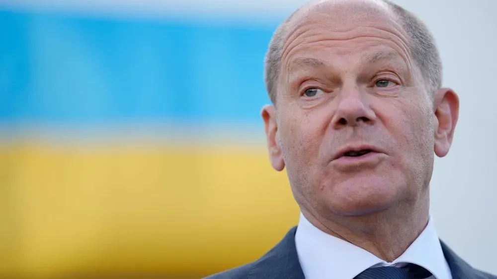 we-stand-with-ukrainians-who-are-fighting-for-their-free-country-scholz-welcomes-us-aid-to-ukraine