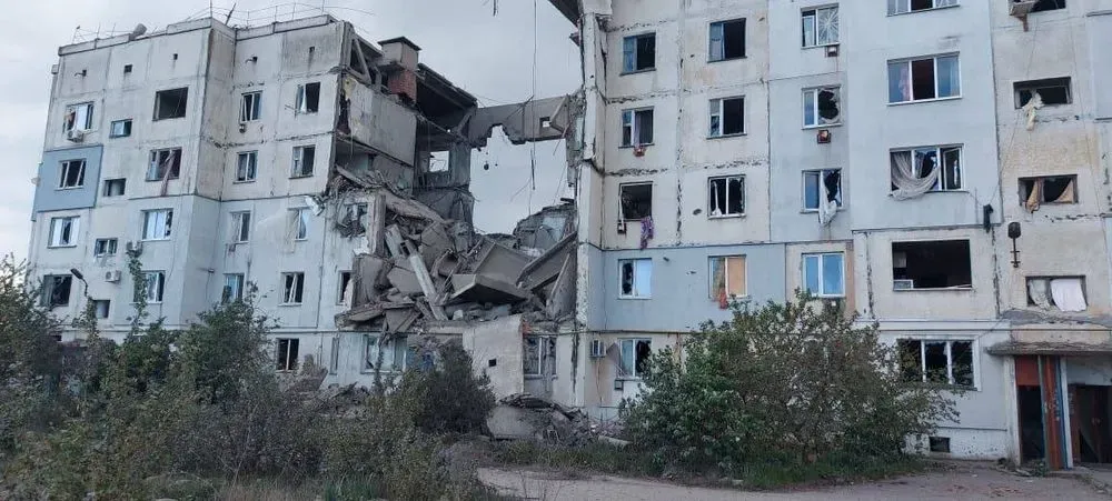 administration-shows-consequences-of-russian-air-strike-on-kozatske-village-in-kherson-region