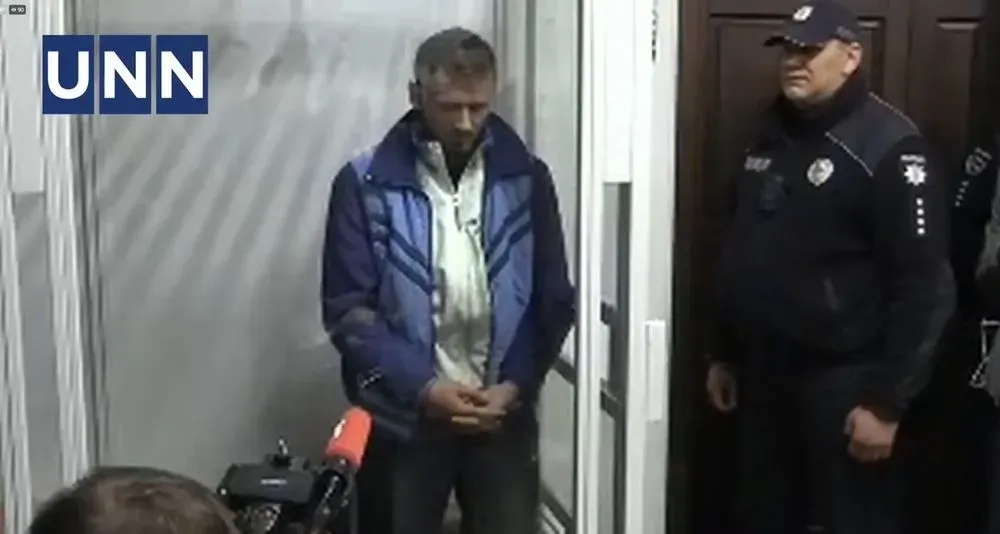 khotel-skrit-granati-26-letnii-podozrevaemii-v-ubiistve-politseiskogo-dal-pokazaniya-v-sude-video