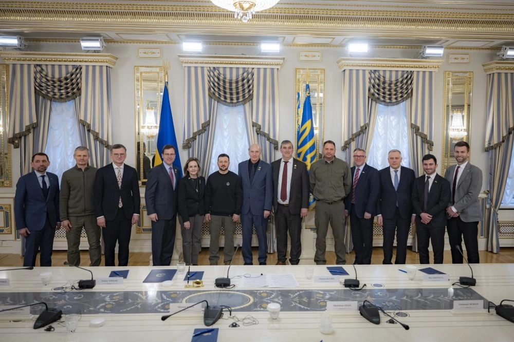 "The number one issue is air defense": Zelensky meets with US congressmen