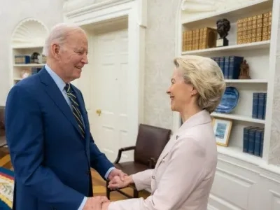 Biden discusses support for Ukraine with European Commission President