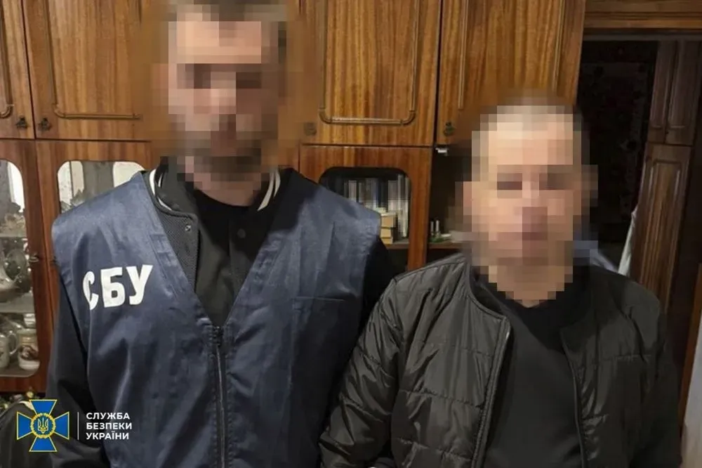 in-kharkiv-an-employee-of-a-shopping-mall-was-looking-for-kraken-locations-to-hand-over-to-the-enemy-sbu-detains-him