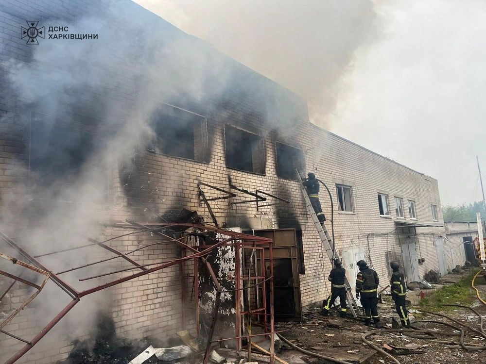 росіяни вранці обстріляли середмістя Куп’янська, виникла пожежа 