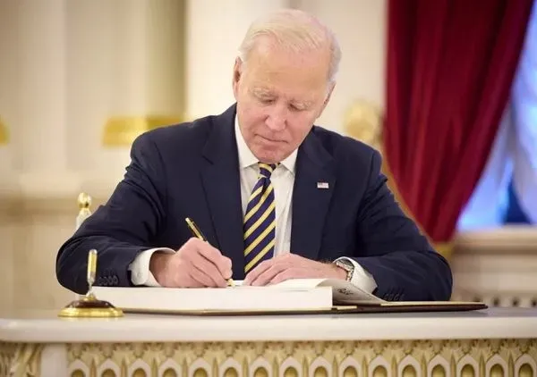 Biden signs bill to help Ukraine