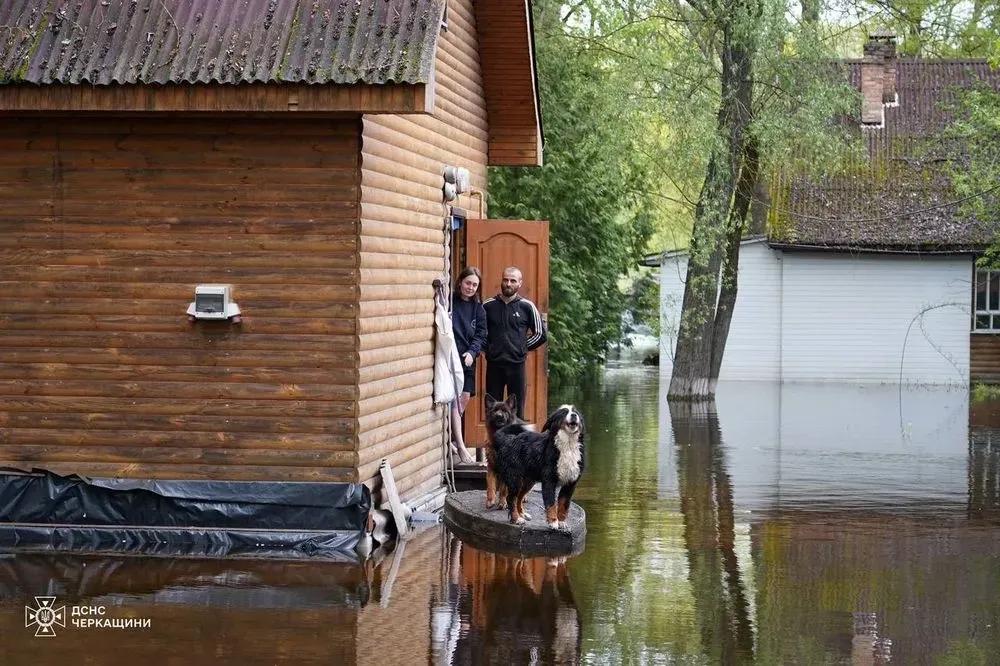 cherkasy-region-begins-to-flood-water-cut-off-12-households-and-13-houses-from-the-land