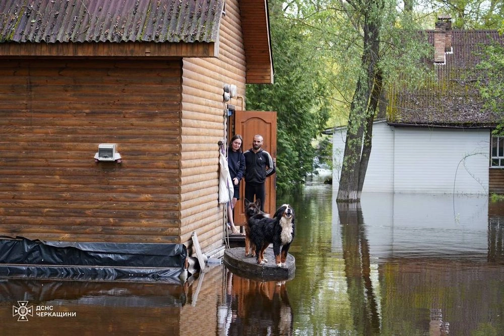 Cherkasy region begins to flood: water cut off 12 households and 13 houses from the land