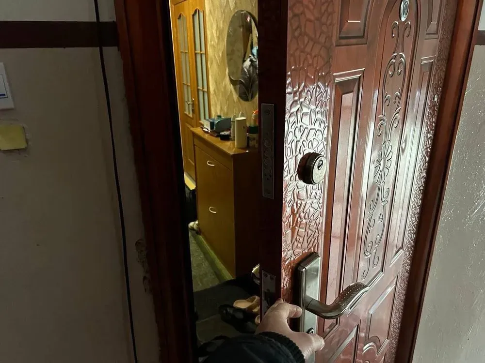 volyn-rescuers-rescue-two-year-old-baby-locked-in-an-apartment