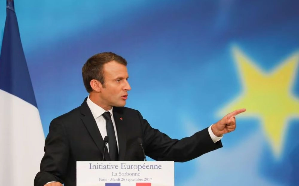 Macron speaks of a "strong Europe" that should be able to withstand global wars