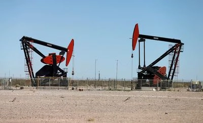 Ціни на нафту продовжують помірно дорожчати на тлі оптимістичних прогнозів зростання економіки США - Reuters