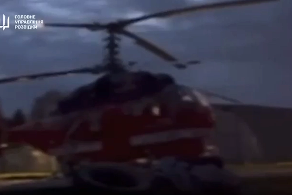 ГУР показало, как был сожжен вертолет Ка-32 на аэродроме в Москве
