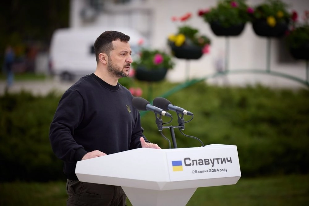 i-thank-those-who-defended-lives-38-years-ago-and-those-who-confronted-the-enemy-in-2022-zelenskyy-visits-slavutych-on-the-anniversary-of-the-chornobyl-tragedy
