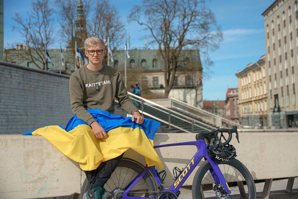 Депутат з Есторії розпочав велопробіг з Таллінна до Києва, щоб зібрати гроші для ЗСУ