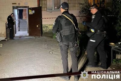 У Києві вночі стався вибух біля багатоповерхівки: двоє людей поранено, поліція підозрює підрив гранати
