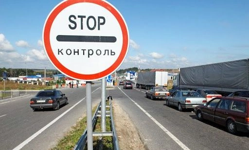 poles-block-only-one-checkpoint-hrebenne-rava-ruska-about-80-trucks-a-day-are-allowed-through