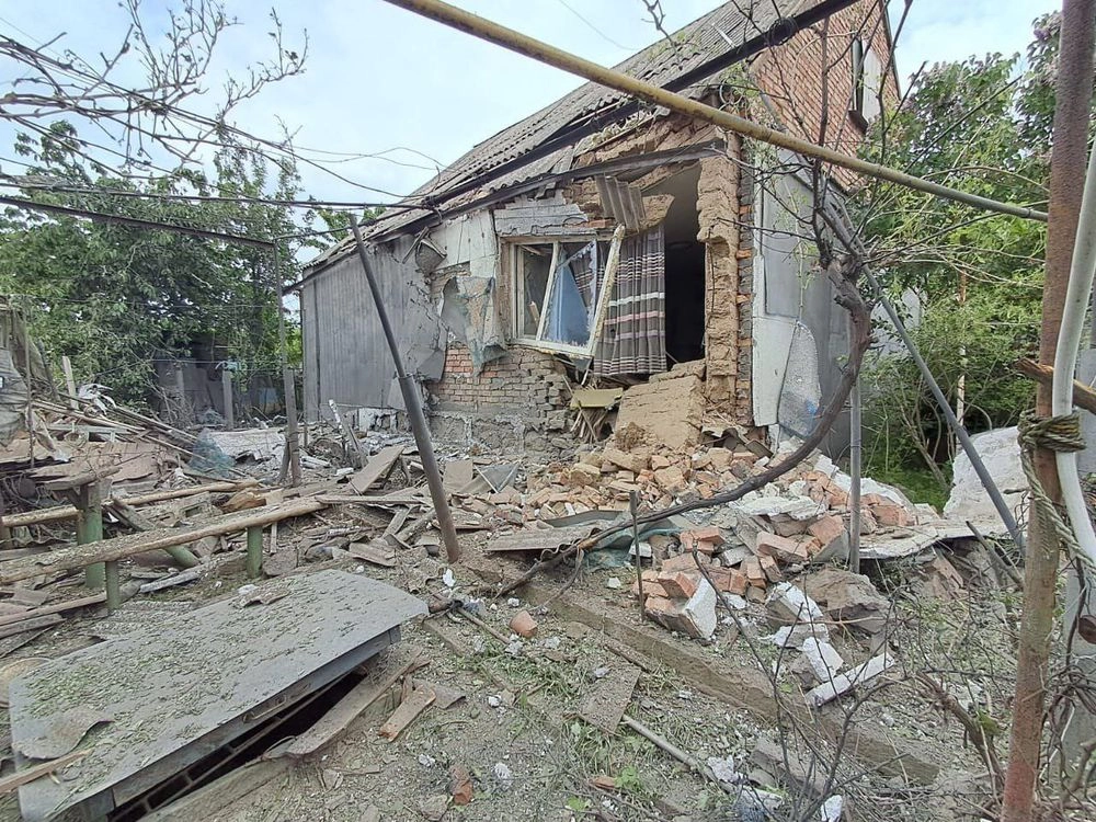 россияне дважды за день обстреляли из тяжелой артиллерии Никопольщину: есть разрушения