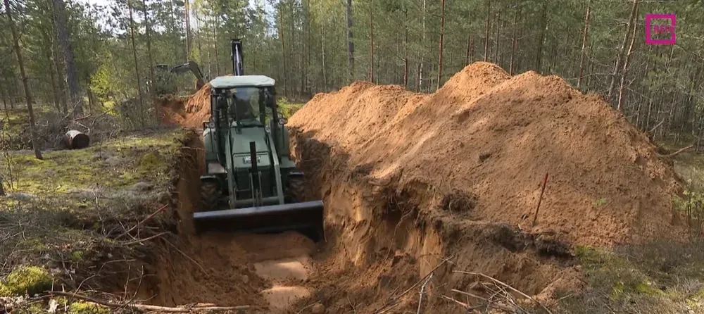 dragons-teeth-and-anti-tank-ditches-latvia-starts-building-fortifications-near-the-border-with-russia
