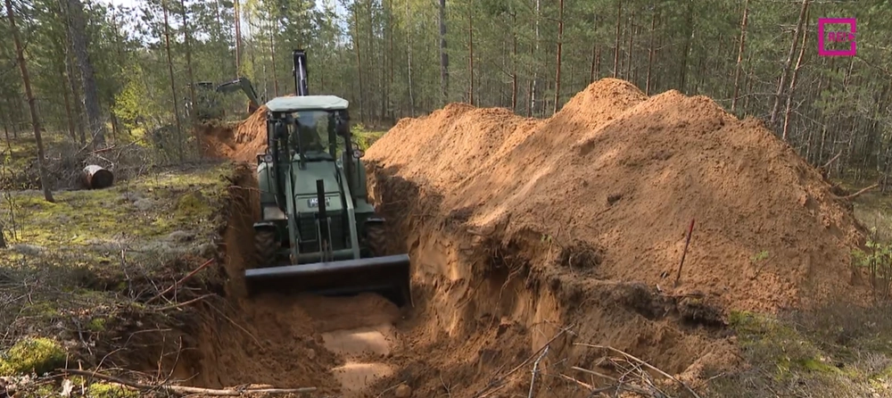 "Зуби дракона" та протитанкові рови: Латвія почала будувати укріплення поблизу кордону з рф