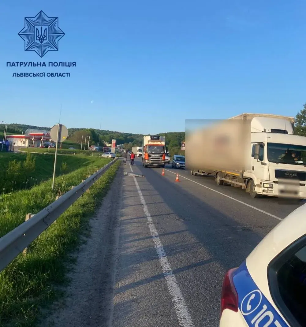 a-truck-hit-a-pedestrian-on-the-kyiv-chop-highway-near-lviv-traffic-is-hampered
