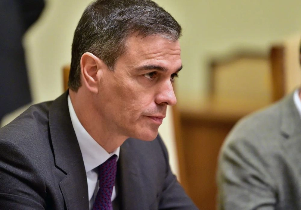 Prime Minister Pedro Sanchez will announce at noon whether he will resign from the Spanish government
