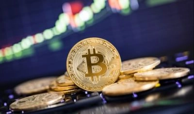 Bitcoin and ether are losing ground due to investor fears in the US