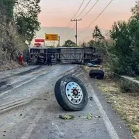 A bus crashes on a highway near the Mexican capital: 18 dead, 32 injured