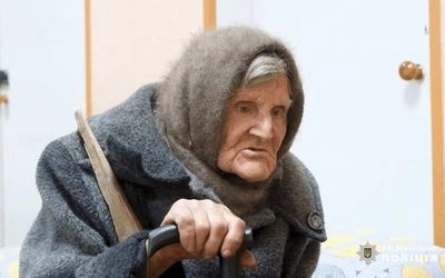 A 98-year-old woman walks out of the Russian-occupied part of Ocheretyne in Donetsk Oblast
