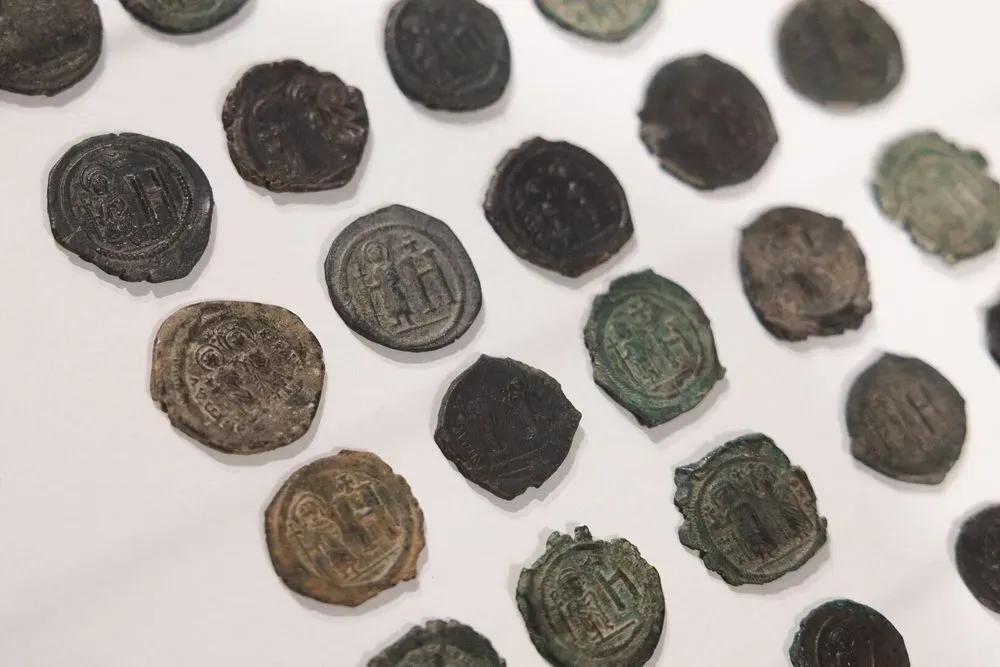274-archeological-items-and-coins-returned-to-ukraine-by-estonia-are-presented-in-kyiv