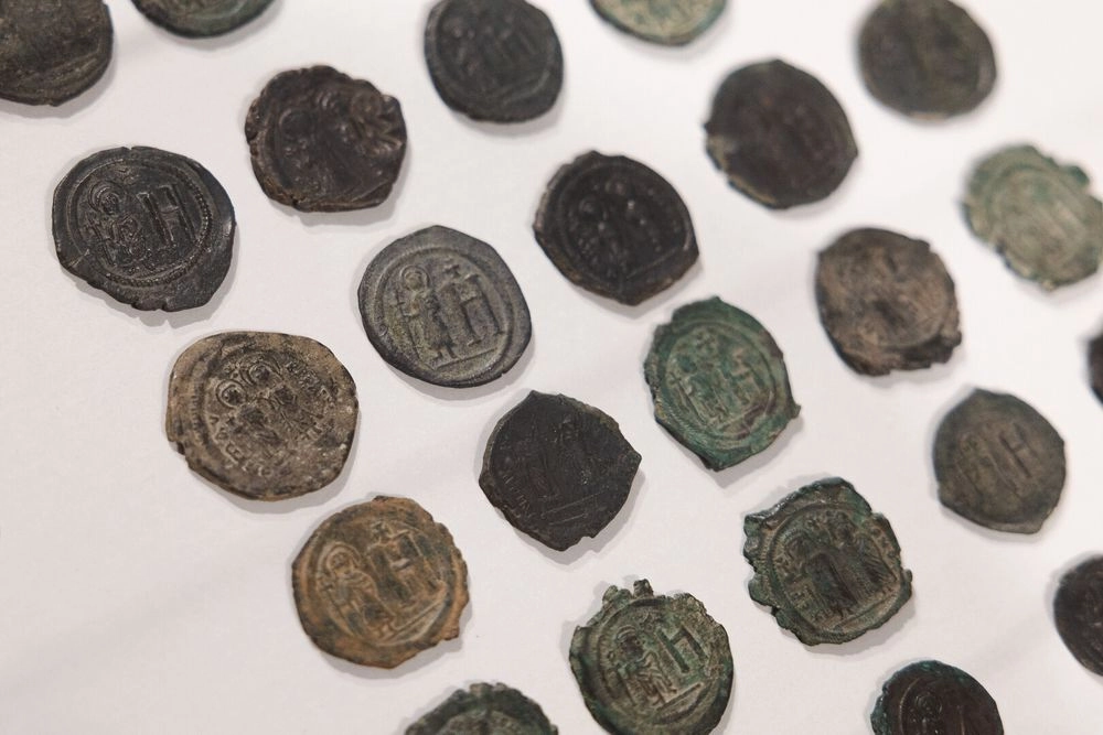 У Києві презентують 274 предмети археології та монети, які Естонія повернула Україні