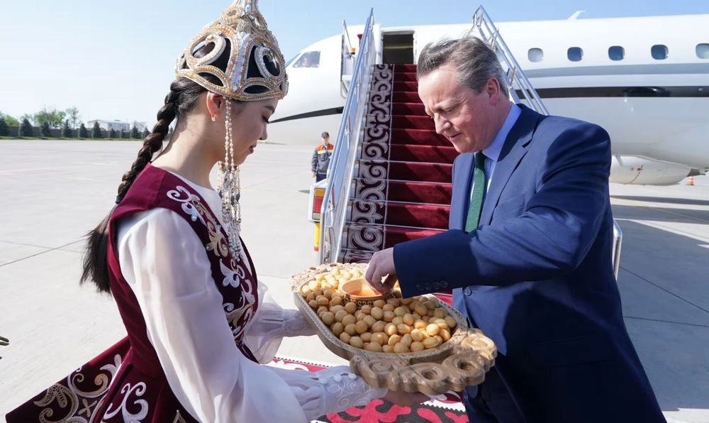 British Foreign Secretary criticized for renting a luxury jet for a tour of Central Asia