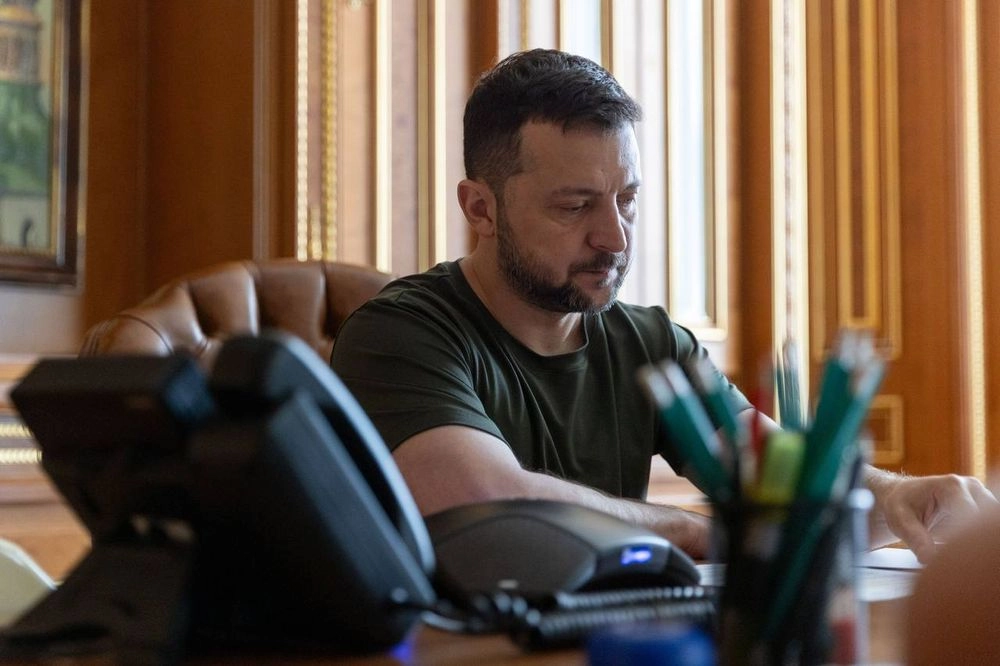 Зеленский заслушал доклады по ситуации в Одессе и Харькове после атаки рф