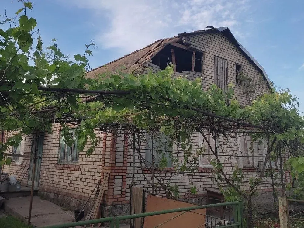 occupants-attacked-nikopol-district-in-the-evening-residential-buildings-damaged