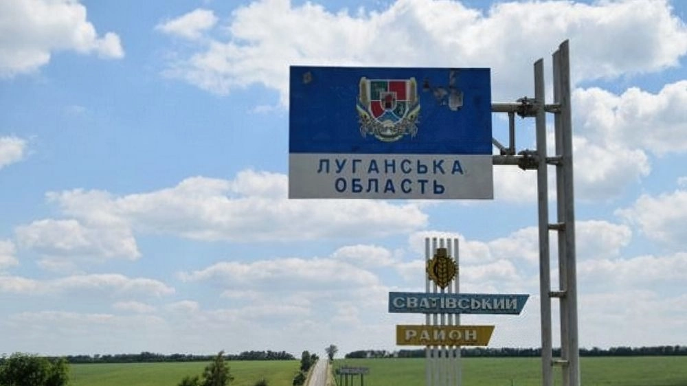 Men are registered for military service at the entrance to occupied Sievierodonetsk - RMA
