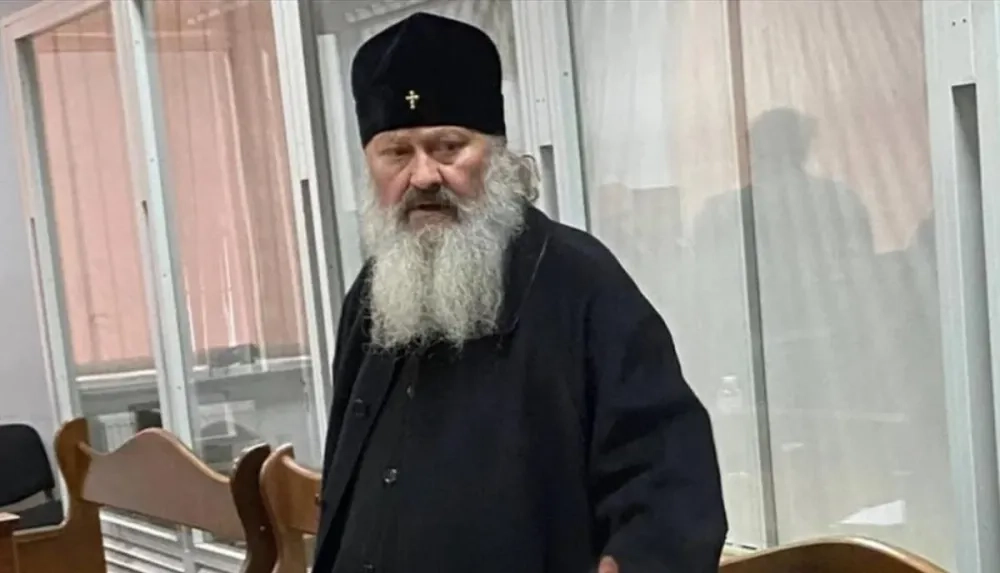 Суд зняв електронний браслет з митрополита УПЦ МП Павла