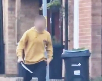 В Лондоне мужчина напал на прохожих и зарезал 14-летнего мальчика