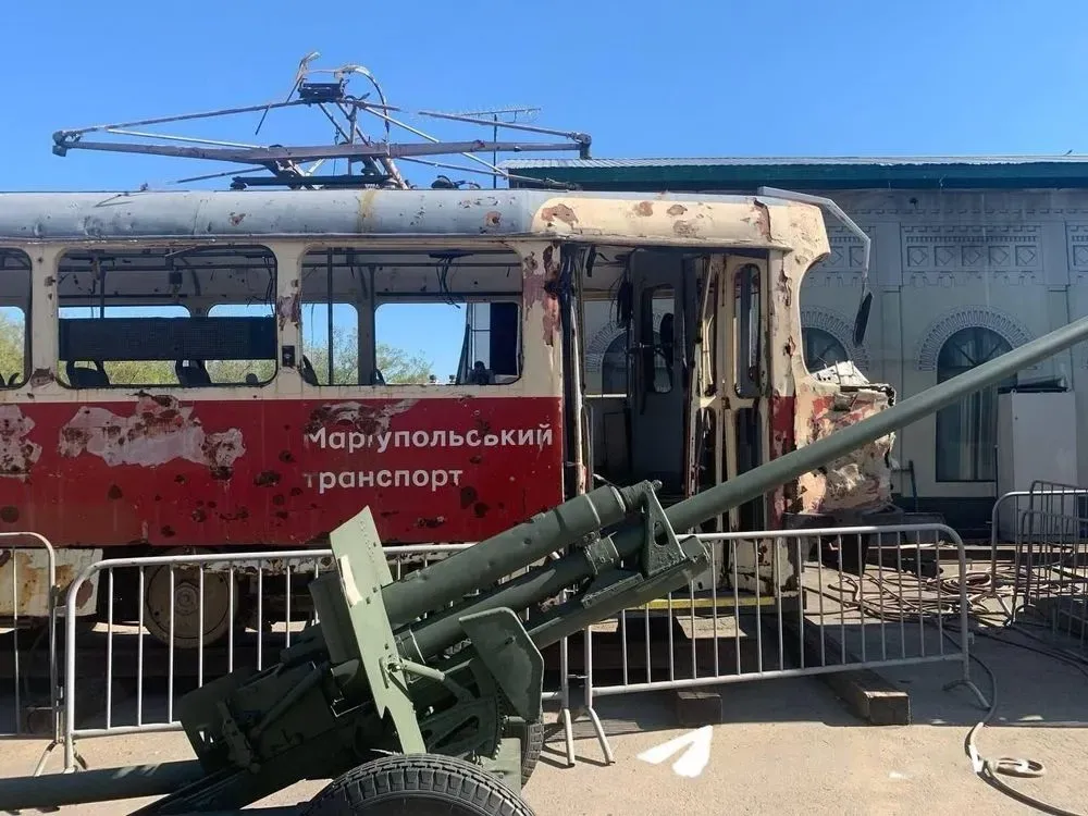 russians exhibit shot trams from Mariupol at an "entertainment exhibition"