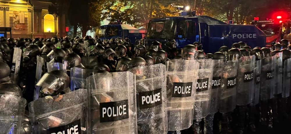Протесты против закона об "иноагентах" продолжаются: в Тбилиси силовики избили лидеров оппозиции