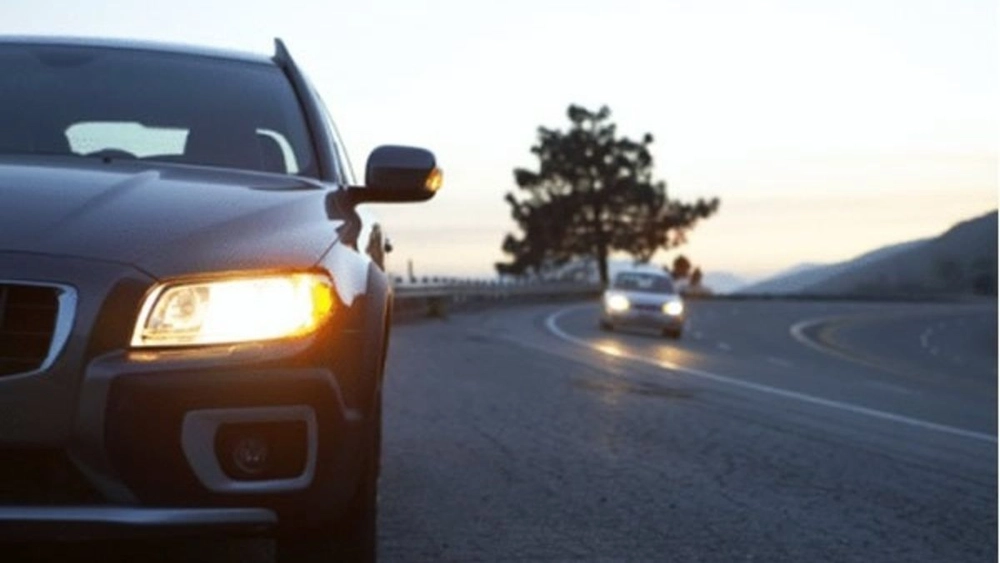 Starting from May 1, drivers must turn on their dipped headlights outside of settlements