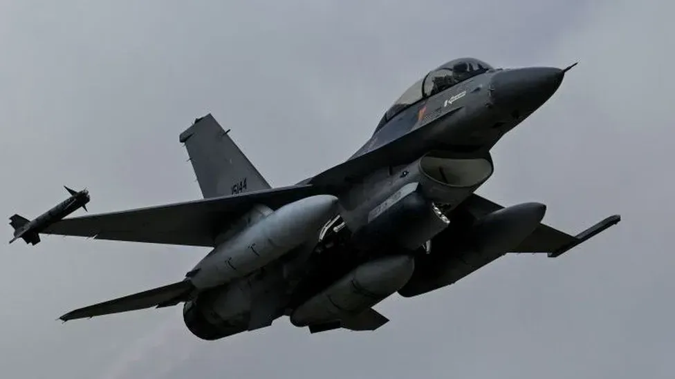 f-16-fighter-jet-crashes-in-the-us-pilot-ejects