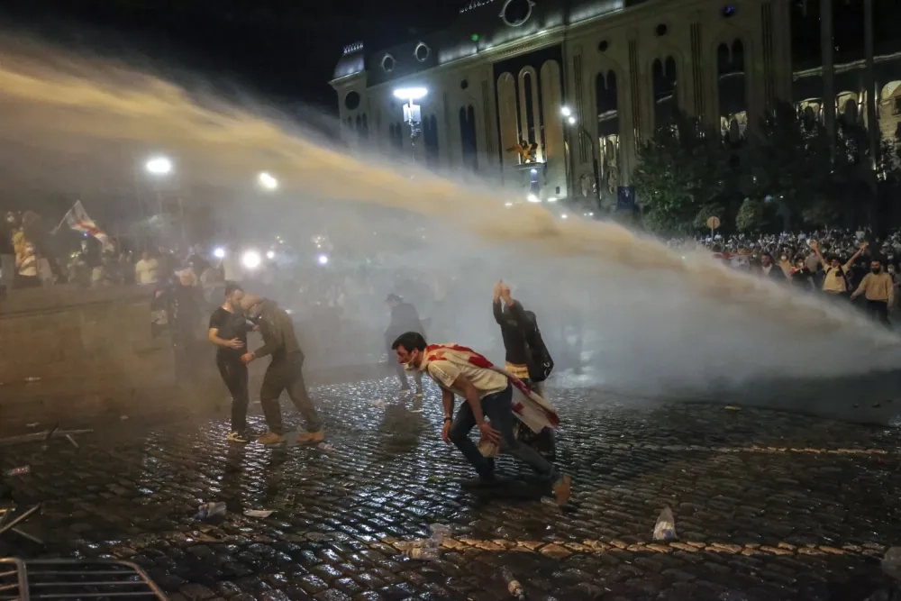 Clashes in Tbilisi: activists build barricades at night, opposition party leader claims to have been beaten by police
