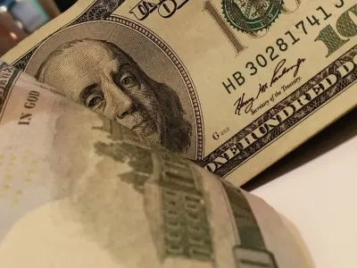 Курс валют на 1 травня: долар впав на 15 копійок