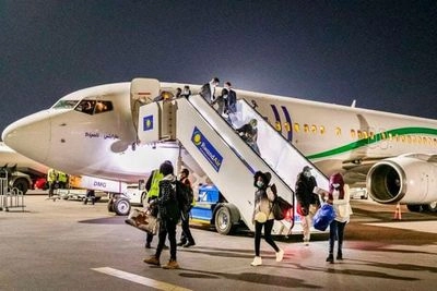 Велика Британія відправила першого мігранта до Руанди за програмою добровільної депортації – ЗМІ