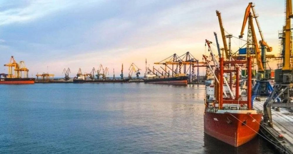 Почти полмиллиона долларов взятки за влияние на руководителя порта "Черноморск": сообщено о подозрении трем лицам