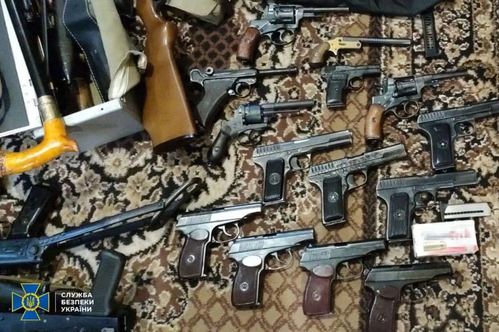 Продавали криміналітету трофейні кулемети та снайперські гвинтівки: затримано банду "чорних зброярів"
