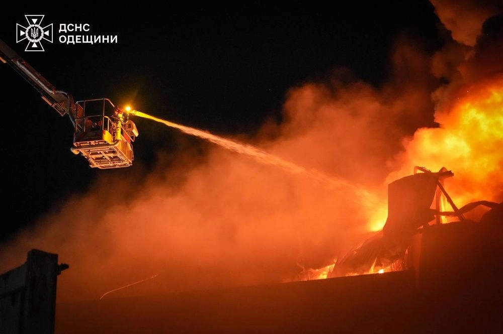 Удар по Одессе: ГСЧС ликвидировала масштабный пожар