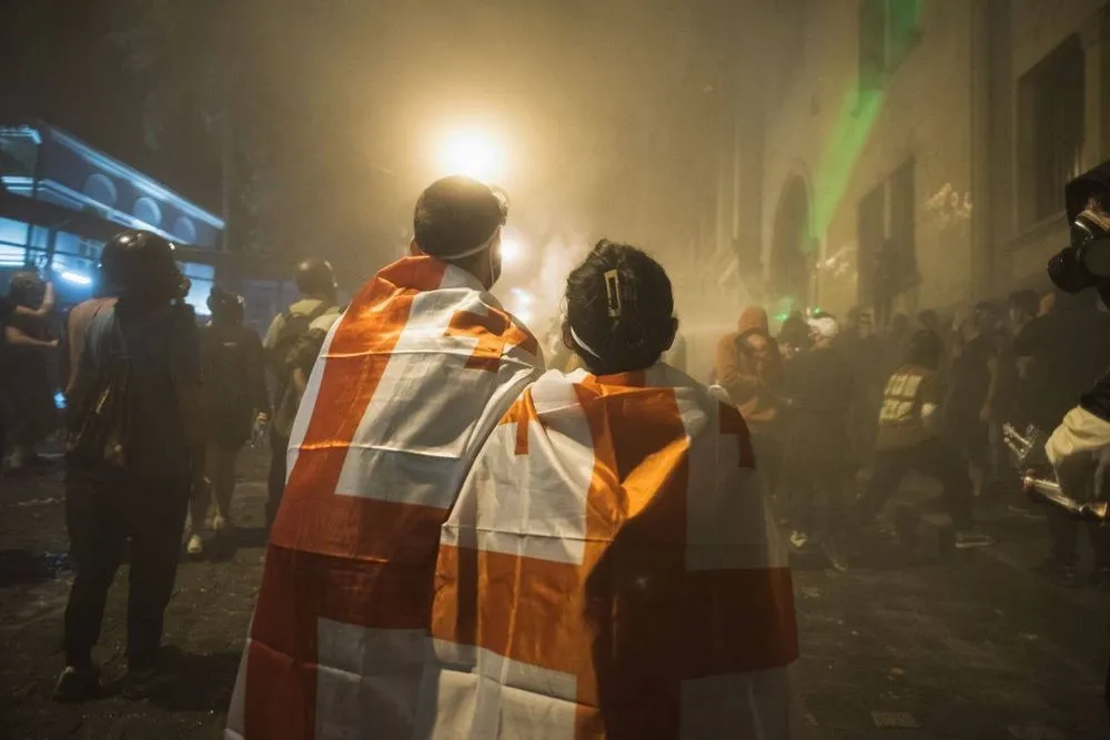 Восемь человек госпитализировали после столкновений с полицией в Грузии